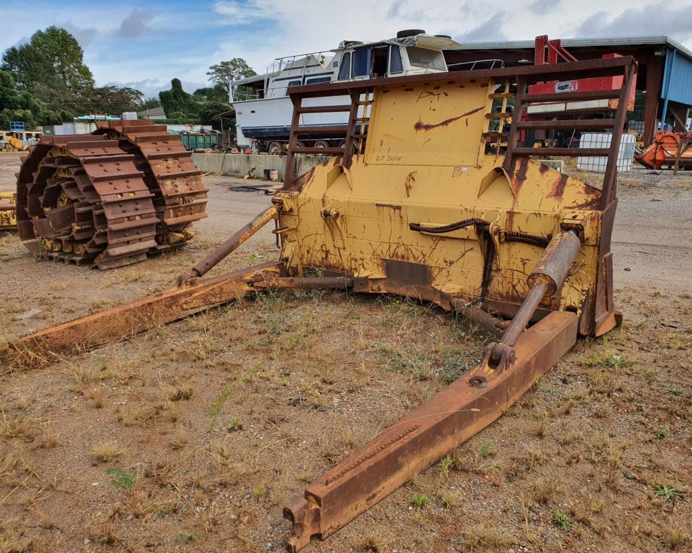 CAT D7 STRAIGHT BLADE ASSEMBLY WITH PUSH GROUP Lucas Machinery