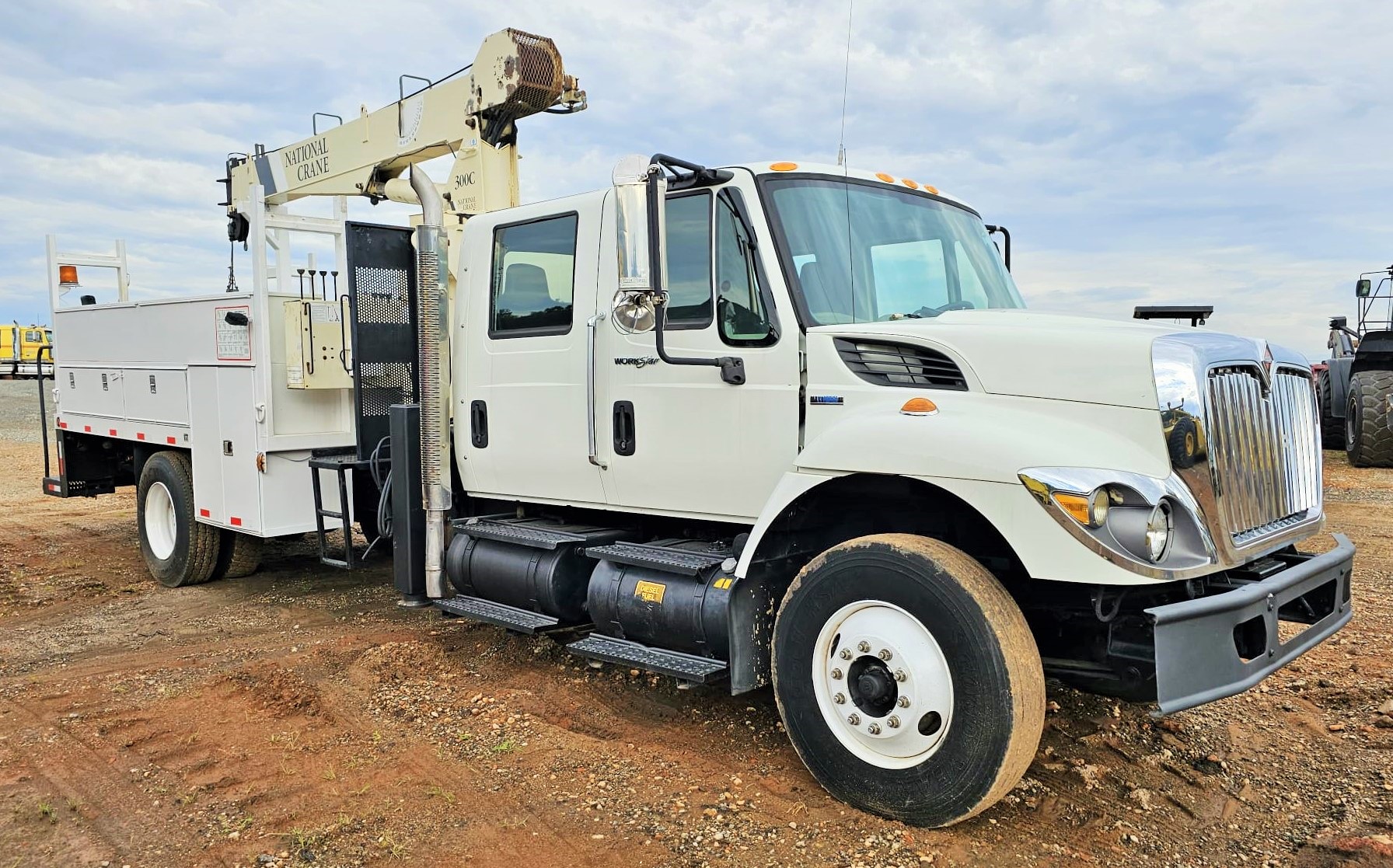 2008 INTERNATIONAL 7300 BOOM TRUCK